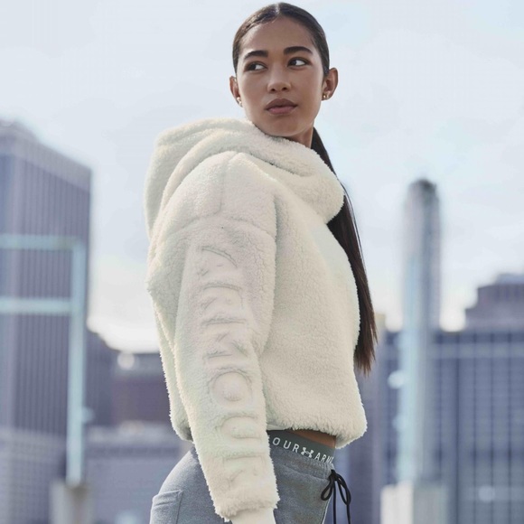 Tops - NWT Under Armour Be Seen Cropped Sherpa Sweatshirt